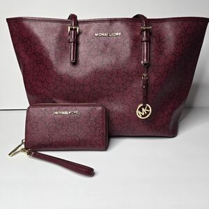Michael Kors Chic Star-Patterned Burgundy Bag and Wallet